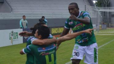 Petrolero comienza su trabajo 