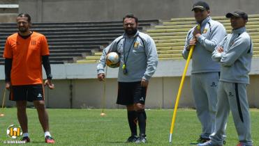 Por lo menos cuatro refuerzos