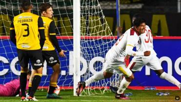 Real Oruro sorprende y vence a The Strongest Real Oruro sorprende y vence a The Strongest