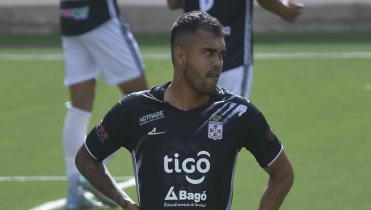 Real Santa Cruz enfrenta a Royal Pari