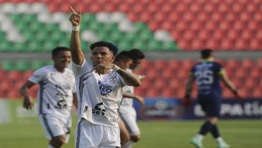 Real Santa Cruz golea