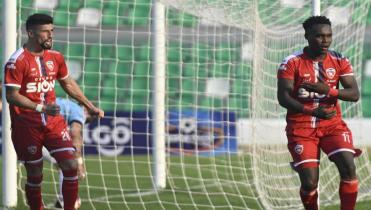 Royal Pari gana en la agonía