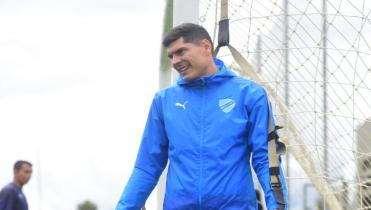 Se queda en la academia 