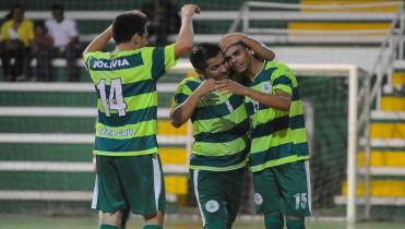 Siguen invictos