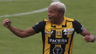 The Strongest continúa como líder