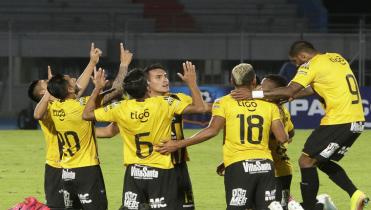 The Strongest vence a Aurora 