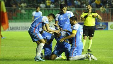 Triunfo ante el campeón