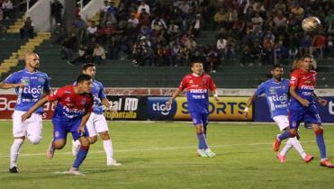 Universitario como local ganó 2 a 0 a Blooming