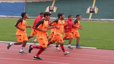 Universitario con equipo completo