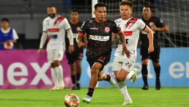 Universitario de Vinto resistió y ganó