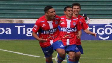 Universitario gana de local