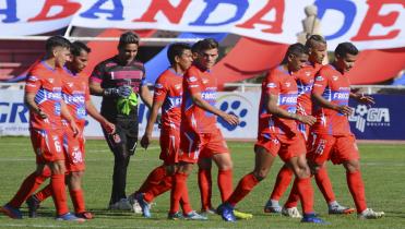 Universitario mueve sus piezas