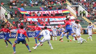 Universitario y San José en Sucre