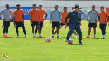 Vamos a frenar al líder