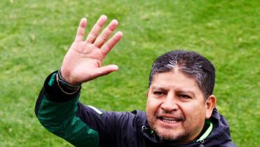 Villegas asume, pero no afloja