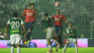 Wilster empata, pero no afloja
