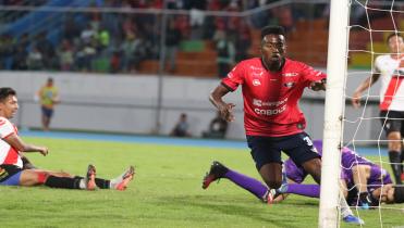 Wilster incendió a Always Ready