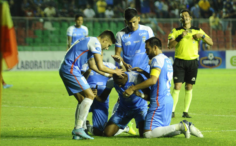 Triunfo ante el campeón