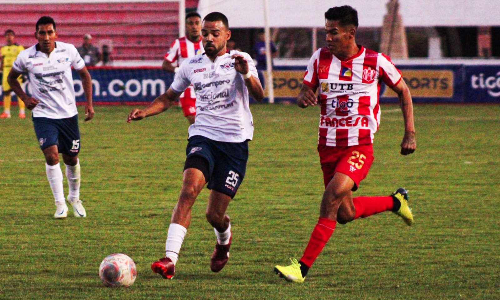 Triunfo de Wilstermann en Sucre  