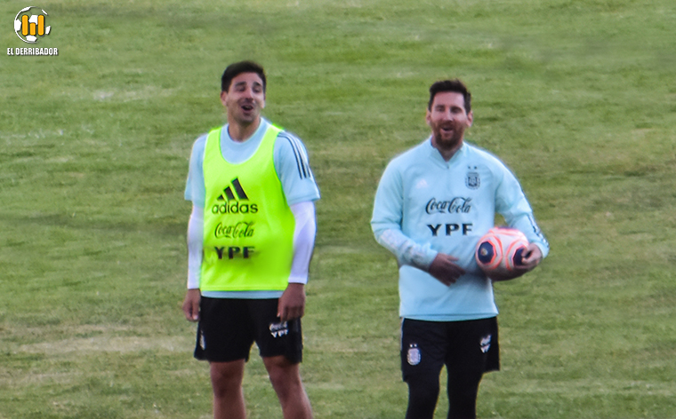 Un dron en la práctica de Messi