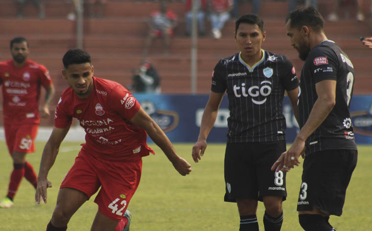 Un empate en las manos