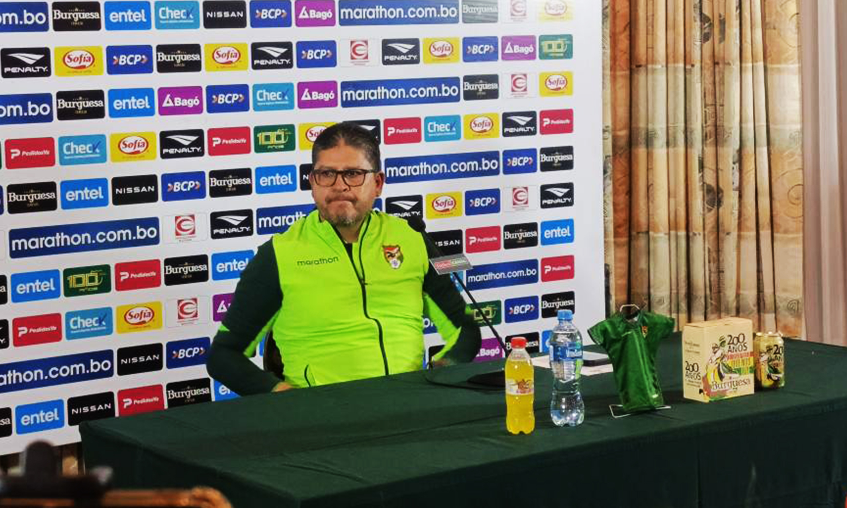 Villegas le responde a Claure