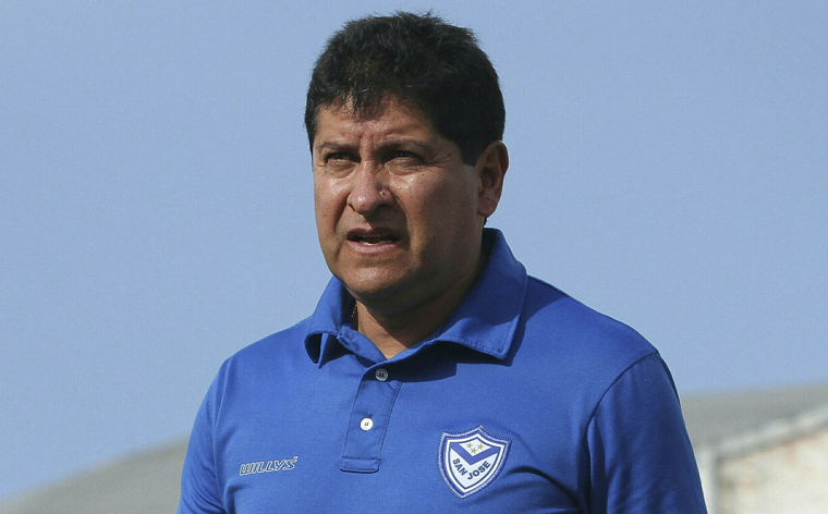 Villegas se queda